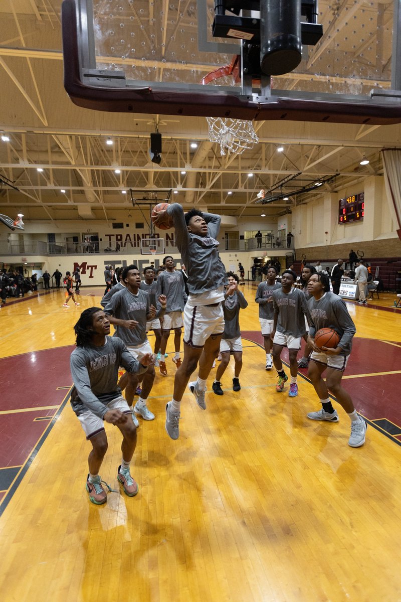 Cheerleaders forming a pyramid